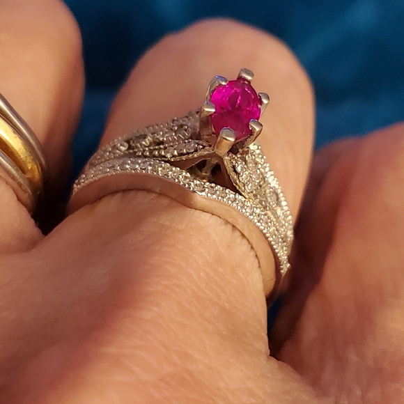 Ruby/diamond wedding ring set - Picture 4 of 11